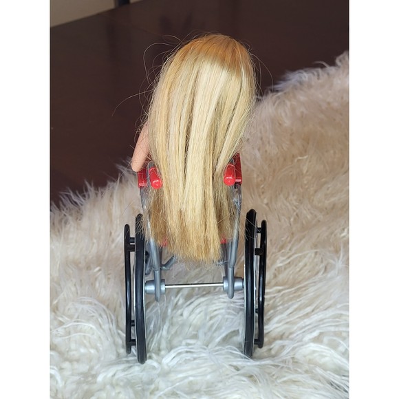 Becky School Photographer Wheelchair Barbie vintage 1998 read descrip - Picture 7 of 15